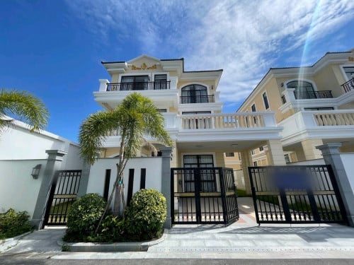 6 bedrooms villa for rent near Airport