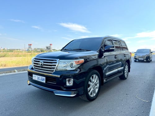 Land Cruiser 2012 V8 VIP Full ម៉ាស៊ូត Diesel