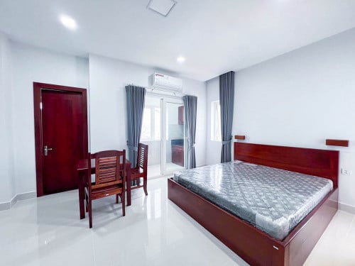 Modern studio room with lift for rent at Bueng Tompun