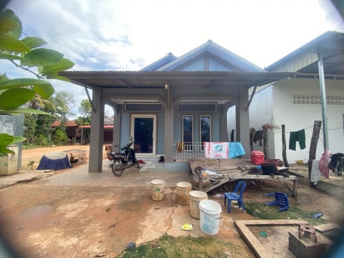 ដីផ្ទះលក់ក្រោមទីផ្សារ