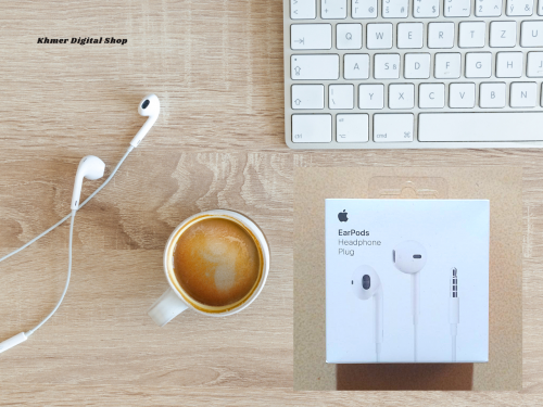 Apple EarPods with 3.5 mm Headphone Plug