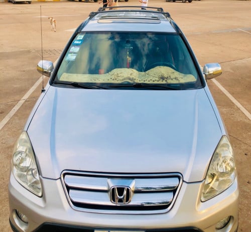 CRV 2002 ឡានតែងហើយស្រាប់ មានcamera record មុខក្រោយ ស្រោមកៅអី VIPក្រាលទាំងបាតឡាន នឹងហ្វាងABS ដំបូលបើក