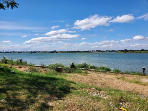 ដីភូមិលក់បន្ទាន់ក្នុងក្រុងអរិយក្សត្រ