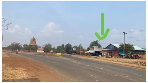 ឃ្លាំង​ជាប់​ផ្លូវ​ជាតិ​ក្រុង​ព្រះ​វិហារ