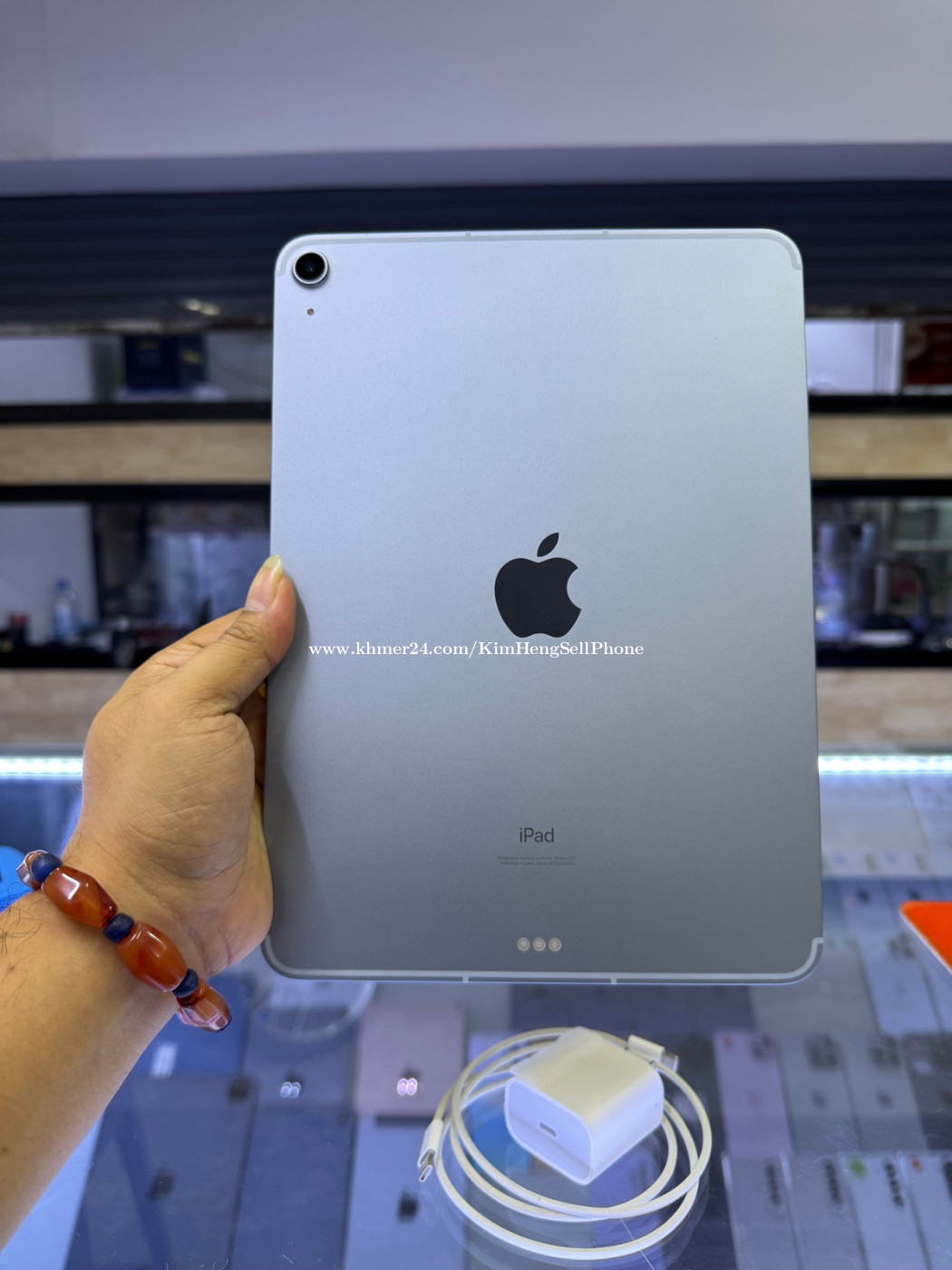 iPad Air 4 price 395.00 in Phsar Daeum Kor, Tuol Kouk, Phnom Penh