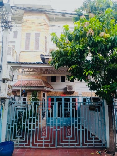 ផ្ទះលក់ (នៅបុរីលឹម ឈាងហាក់ចំការដូង)
