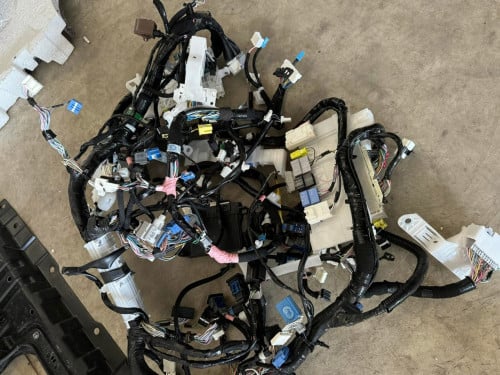 គ្រឿងបន្លាស់ ជួសជុល និង ម៉ាស៊ីន Alphard