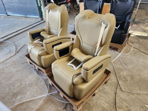 កៅអី VIP មាន នៅ ASC Alphard Services Center