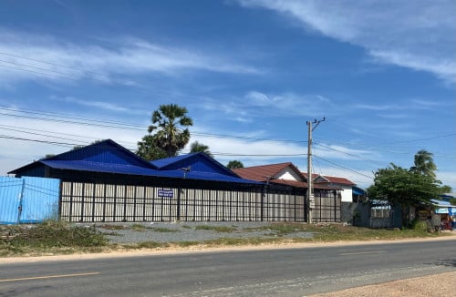 ឃ្លាំង និង ផ្ទះ សម្រាប់ ជួល ឫ លក់ 26m*22m