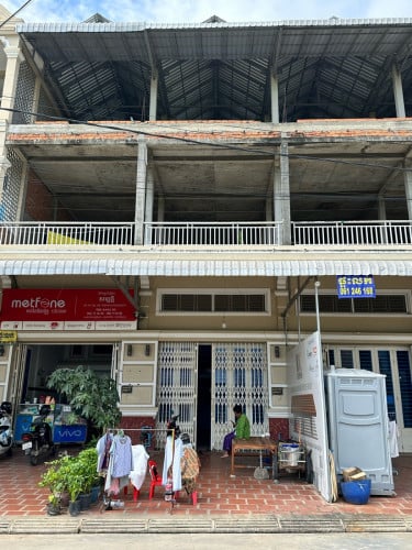 ផ្ទះលក់ជិតផ្លូវ 60m