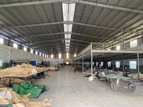 ឃ្លាំងសម្រាប់លក់នៅ ចោមចៅ ផ្លូវជាតិលេខ៣.