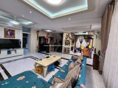 វីឡា​ឃ្វីន​សម្រាប់​លក់​ ទីតាំង​បុរីអ័រគីដេវីឡា​ ផ្លូវ2004