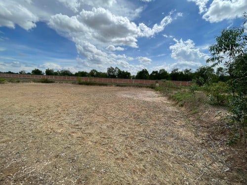 ដី សម្រាប់លក់បន្ទាន់