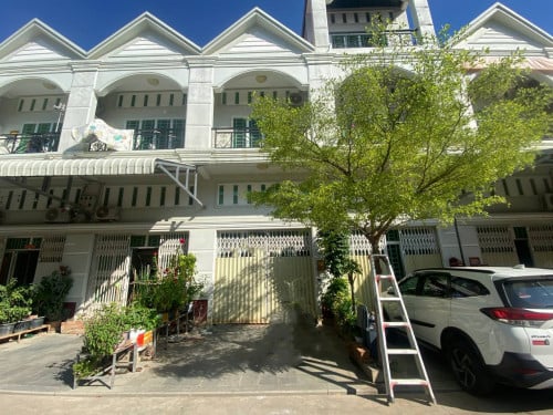 ផ្ទះសម្រាប់លក់ នៅបុរីហេងឃាង | House for sale at Borey Heng Kheang