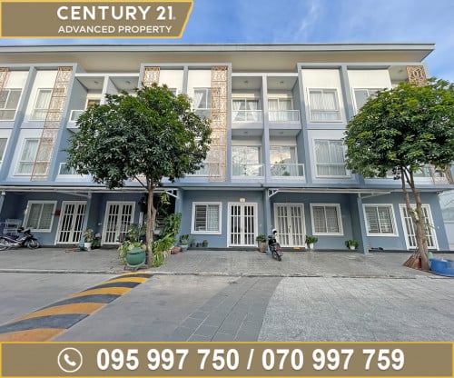 🏘វីឡាកូនកាត់ (LA) ក្នុងបុរី វ៉ារីណា The Style ជិត Lucky Express 2011 ត្រូវការលក់បន្ទាន់ខ្លាំង