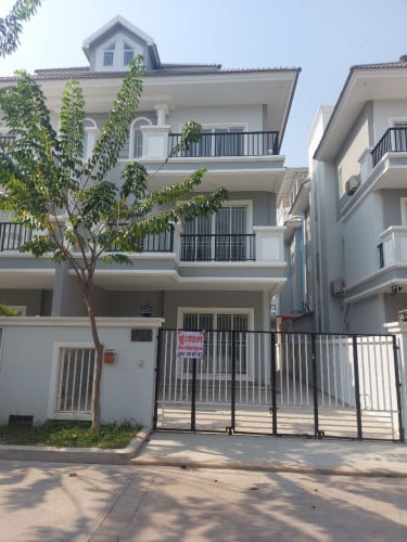 វីឡាភ្លោះលក់ បុរីភ្នំពេញថ្មីElitePark2 ក្រាំងធ្នង់