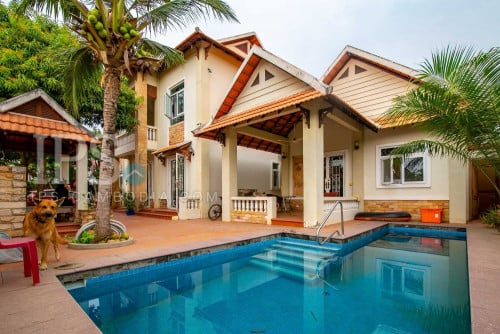 8 Bedroom Villa For Sale in Praek Pra