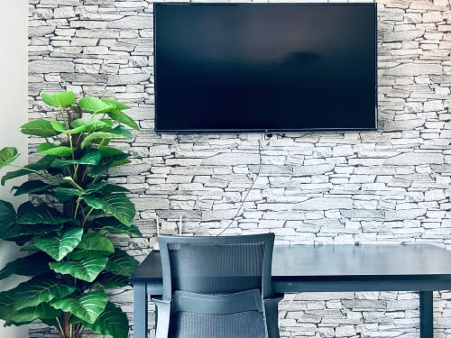 For rent: Full-furnished studio with free WiFi near Boeng Kak