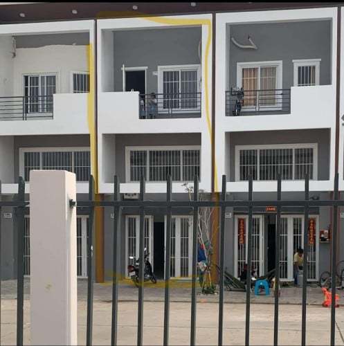 ផ្ទះថ្មីលក់បន្ទាន់ក្រោមទីផ្សា