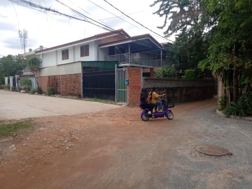 ដីសម្រាប់លក់