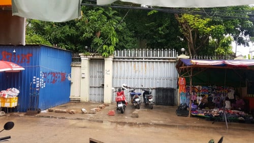 ផ្ទះវីឡាទោល ជាប់ផ្សារឈូកមាស