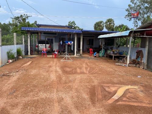 ផ្ទះសម្រាប់ជួល 250$ ក្នុង១ខែ ជាប់ផ្លូវជាតិ ខាងជើងជិតវិទ្យាល័យរមាសហែក