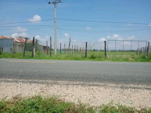 ដីភូមិសម្រាប់សង់លំនៅស្ថានស្ថិតជាប់ផ្លូវកៅសួ