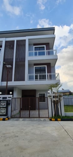 ផ្ទះថ្មីលក់បន្ទាន់ពីម្ចាស់ផ្ទាល់ ចរចាបាន