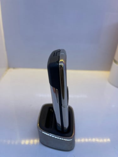 ទូរសព្ទ 8801 បែកក្បាលបន្តិចនៅថ្មី 90%