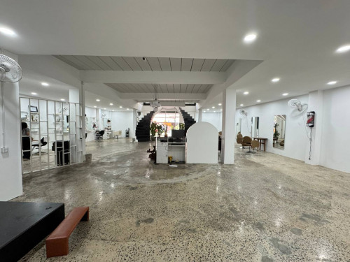 ហាងស្អាត Nice Shop for rent near Riverside