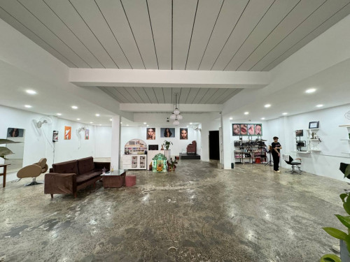 ហាងស្អាត Nice Shop for rent near Riverside