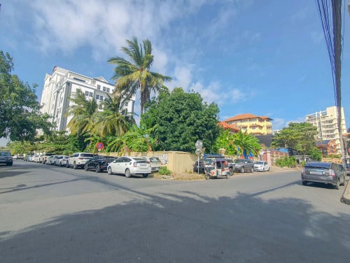 ដីកែង(2ឡូត៍) សម្រាប់លក់នៅទួលគោក