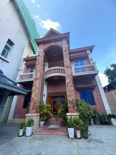 St 271 | Big Villa 5 bedrooms with fully furnished for rent in Boeng Tompun