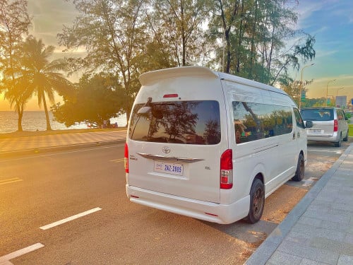 Toyota Hiace VIP 2018 Arap for rent