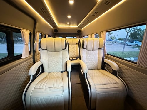 Toyota Hiace VIP 2018 Arap for rent