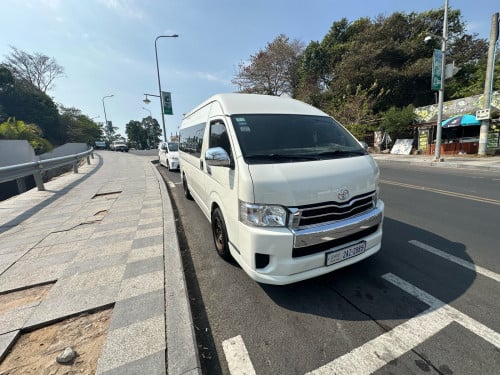 Toyota Hiace VIP 2018 Arap for rent