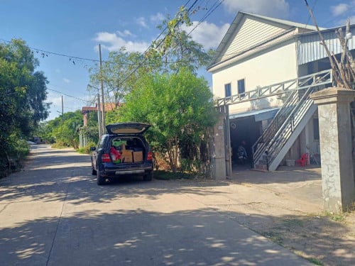 ដីនិងផ្ទះលក់ ផ្លូវបាបាក់ខែង តម្លៃចរចារ