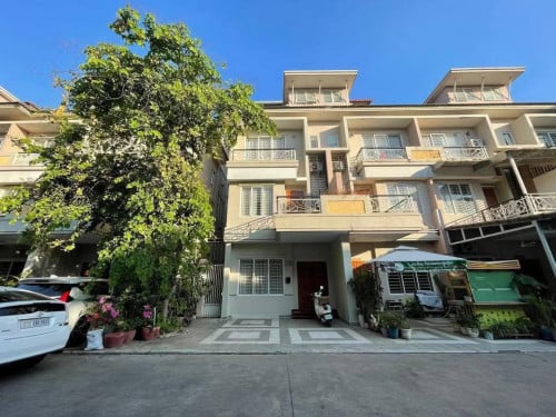 ផ្ទះវីឡាកូនកាត់_សំរាប់ជួល នៅក្នុងបុរីប៉េងហួតបឹងស្នោរ គម្រោង 2 អាធីណា ( Athina )