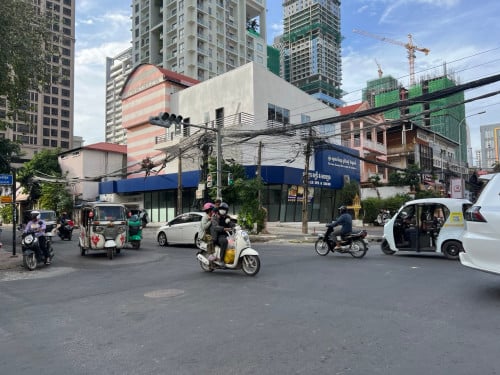 Corner Business House for rent in Boeng keng kang 1