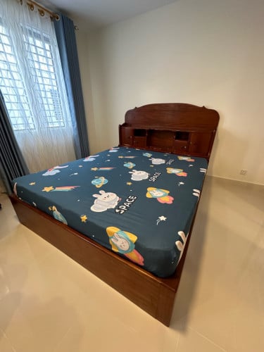 គ្រែឈើបេង