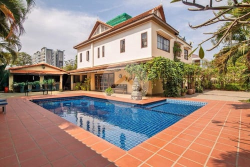 វីឡាប្រណីតដ៏ធំស្កឹមស្កៃ 6 បន្ទប់គេងធំ #សំរាប់លក់ នៅទឹកថ្លា រាជធានីភ្នំពេញ