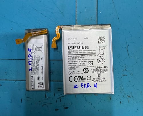 ថ្ម​ samsung Z Flip 4