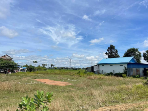 ដីលក់បន្ទាន់ នៅជិតវតផ្នៀត នៅភូមិបឹងខ្នំ សង្កាត់ពន្សាំង ខ័ណ្ឌព្រែកព្នៅ