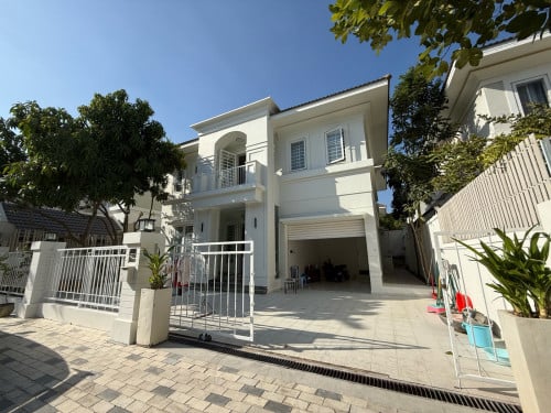 វីទ្បាទោល Grand Phnom Penh $420,000