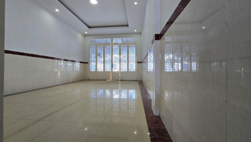 ផ្ទះល្វែងកូនកាត់ រចនាបថថ្មី សំណង់រឹងមាំ ផ្ទះថ្មីមិនទាន់បនៅ មិនបារម្ភរឿងលិចទឹក។