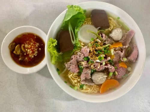 មីខ្លាឃុំសាច់គោ​ ប្រហិត. លក់ពេលព្រឹក​ 6:30am-01:30pm