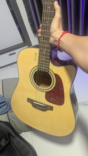 guitar Takamine (99%) ទិញមកអត់បានលេង​