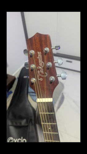 guitar Takamine (99%) ទិញមកអត់បានលេង​