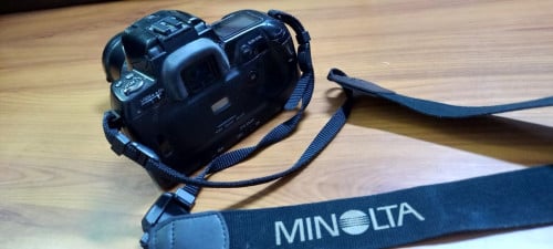 1-កាំម៉ារ៉ាMinolta Dynax 807Si + 24-85mm Film SLR Camera2-AiwaRadio AM3-កូនវិទ្យុ​ The Aiwa CR-AS9