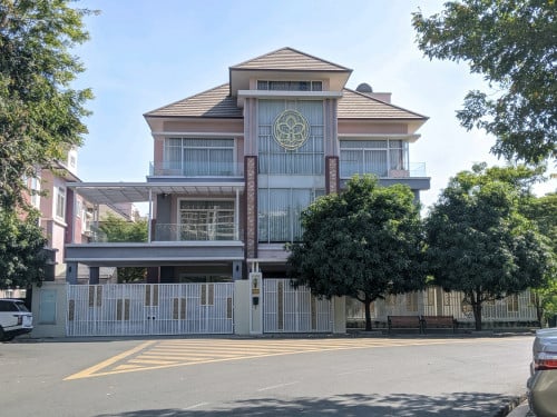 Villa King corner for sale in borey orkide the royal